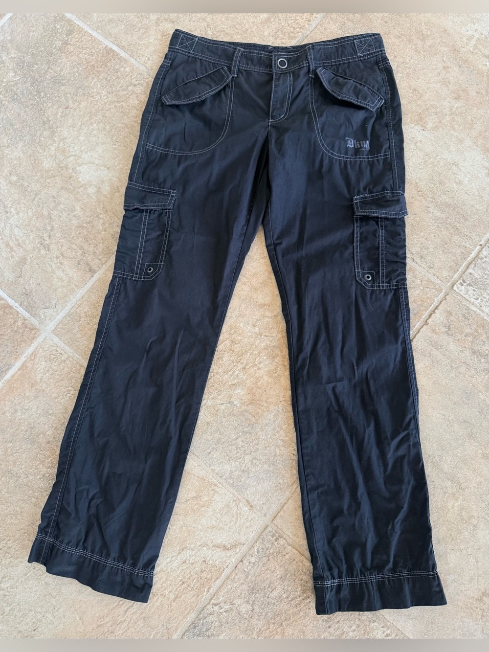 Y2K DKNY Active Cargo Pants • Size 8 • Black w/ White Stitching